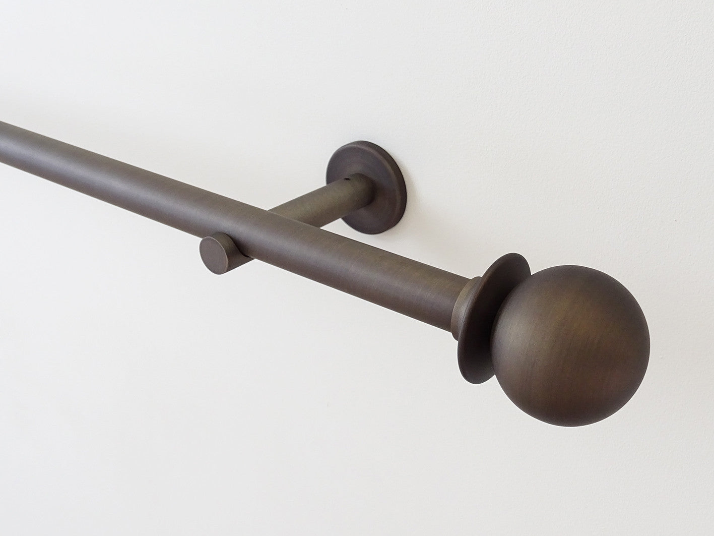 Metal ball finial in brused bronze, mounted on 19mm dia. curtain pole