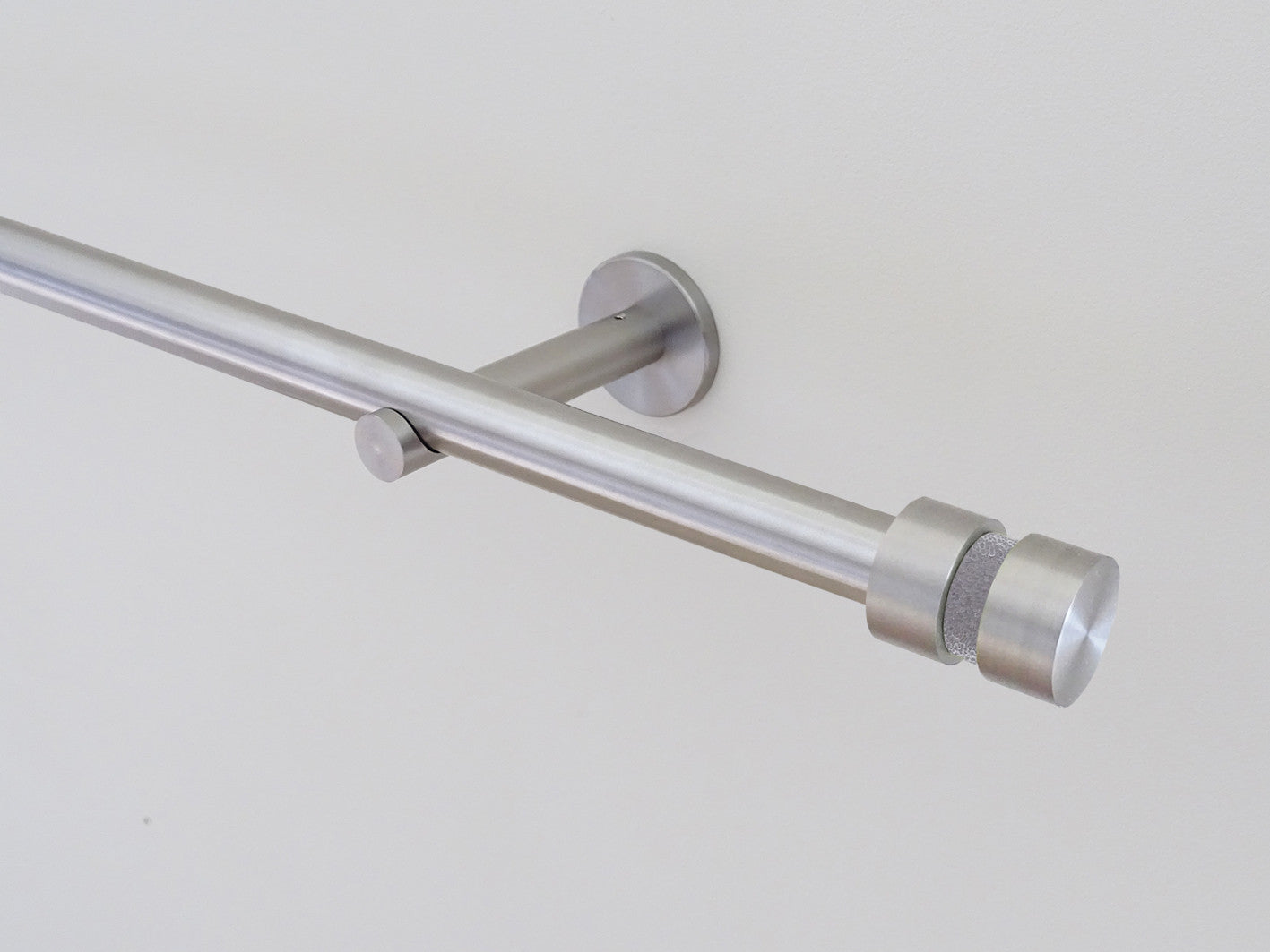 19mm diameter stainless steel metal curtain pole set with oyster groove finials