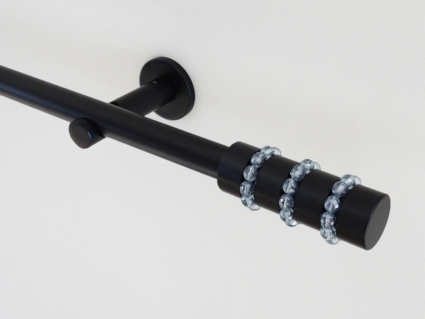 19mm diameter black metal curtain pole set with icicle beaded finials